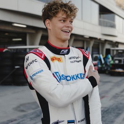 ARON2TRI's profile picture. — logan Sargent's girlfriend (REAL) | book enthusiast (give recs pls 🙏) | #freepalestine 🇵🇸