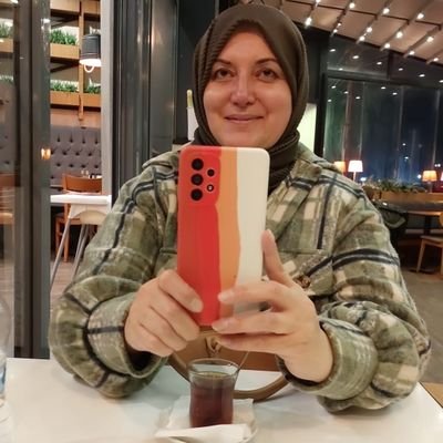ŞİİR EHL'İ✍✍✍✍✍ Kâh çıkarım gökyüzüne seyrederim âlemi kâh inerim yeryüzüne seyreder âlem beni...⚘️🌹⚘️🍀🪴🌺