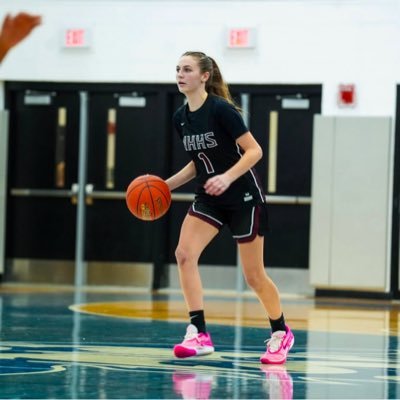 C/O 2027 North Haven High School GPA 4.43 5’8” Point Guard|CHSCA All State Class MM|SCC Conference 1st Team All Academic Team MVP🏀AAU CBC U17 IG:lia_calderon15