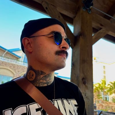 I'm stephen..30yo.I'm a halloween lover and haunted house explorer! I love roller coasters and theme parks! need anything else? steviesaurus11 🍍Brittany Beni🍍