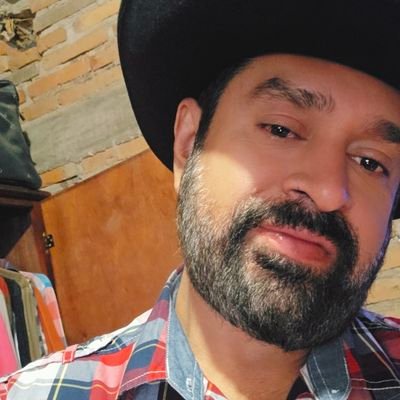 Saludos a todos, comenzando en esta red social, espero hacer buenos amigos. 🫶✌️
