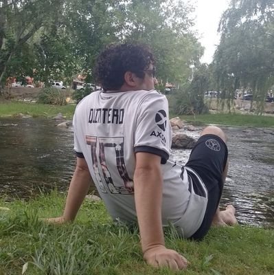 Licenciado en turismo, hincha y socio de river plate, y todo lo demás también ...