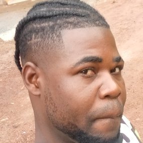 Coiffeur professionnel résident au Cameroun dans la région de L'EST