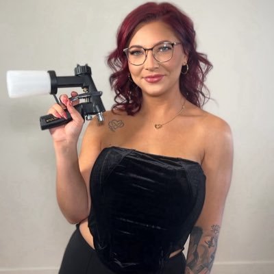 miss_chelsea07's profile picture. I do spray tans, message me to glow 🫶 also, I vent here so enjoy 💃🏼