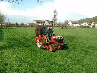Simply Gardens is a professional landscaping/grounds maintenance business working throughout Somerset & the SW. Tweets by Paul