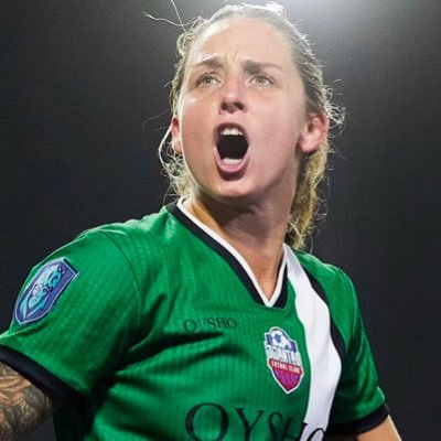 AdrianaQuer19's profile picture. 