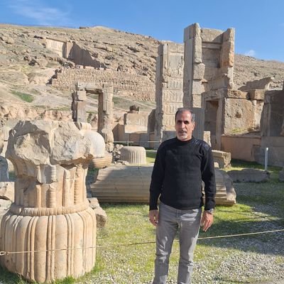 آسایش دو گیتی تفسیر این دو حرف است
با دوستان مروت با دشمنان مدارا
دوست دار ایران و ایرانی در سراسر گیتی فارغ از نژاد ،رنگ ،قوم ،زبان ،دین و مذهب
قائل به گفتگو