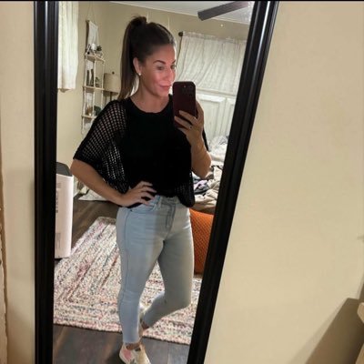 A Gentle soul that wants to be happy always ..♥️and I love my daughter 🧒 😘🥰💕💋🌹