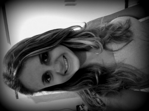• 'Biografia {?}
Fala sério! Como vou resumir minha
vida aki no twitter?
;P       Segue *-* não
 vai cair o dedo -.-
