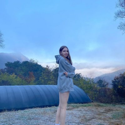 I wanted to make life a poem, sometimes simple, sometimes delicate. Unexpectedly, life has become my song, sometimes unreliable, sometimes out of tune.