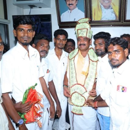 R KUMARAN.B.E
திமுக 🖤❤இளைஞர் அணி செஞ்சி கோட்டை.போட்டியும் , பொறாமையும் ,
நிறைந்த இவ்வுலகில்
உயர்த்தி செல்வது கல்வி
ஒன்று தானே!!! - அறிஞர் அண்ணா.