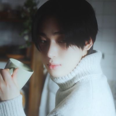 snvivre's profile picture. #김선우 my dosage of serotonin