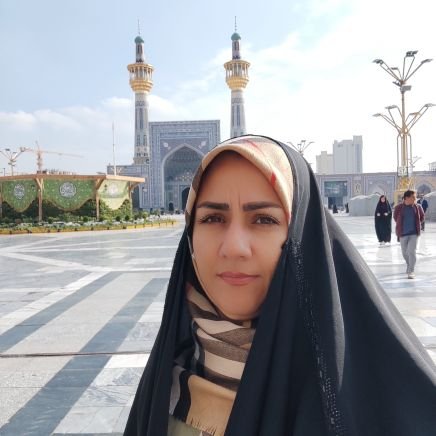 عجیب نیست که سمت تو مایلم هردم
که نام دیگر من آفتاب گردان است
#اللهم_عجل_لولیک_الفرج
