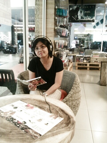 I'm God's beloved, wife of @johanessusetya, creativepreneur: http://t.co/G6br6odcOz|music&movie lover...