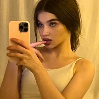 slip_queen18's profile picture. • frisch 18 ☺️• jung & versaut 😌• verkaufe hier meine #getragenensocken 🧦 & #getragenenslips 🤤• meldet euch ihr Schweine 😉