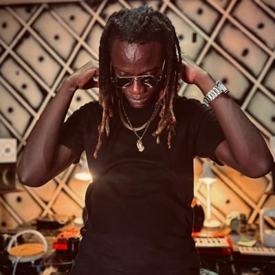 lunickpublique's profile picture. Rappeur Libre / Penseur Avéré / Rappeur Véridique / Je Suis Ce Que Les Autres N'Osent et N'Oseront Jamais Dire. Je Suis La Voix Qui Crit Dans Le Microphone