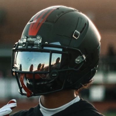 CreyBurns10's profile picture. Lee’s Summit North HS🏈| WR | 2025🎓| 📞 8168680028