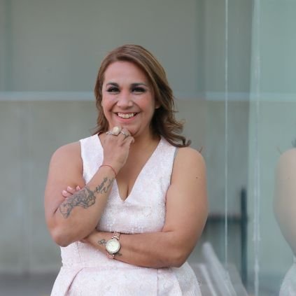 alesitalozano's profile picture. Mamá con ojasos tapatíos, defiendo a los animales y lo que es mío, amo la música a todo volumen, la adrenalina y robar sonrisas =D! *TODO ES A TÍTULO PERSONAL*