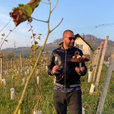 rokos's profile picture. put your money where your trust is | father rookie | sports and wine | cum grano salis !