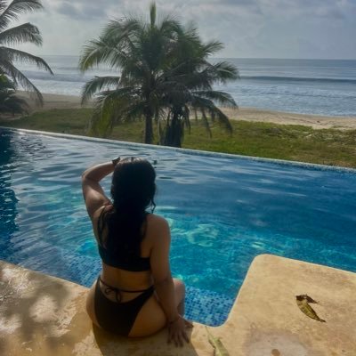 alsegovianom's profile picture. Desear ser otra persona es un desperdicio de la persona que eres.