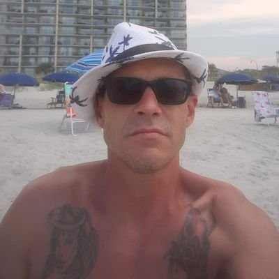 Raised off 2PAC & welfare. Sarcastic asshole. 1 of 1. anti-social extrovert.
