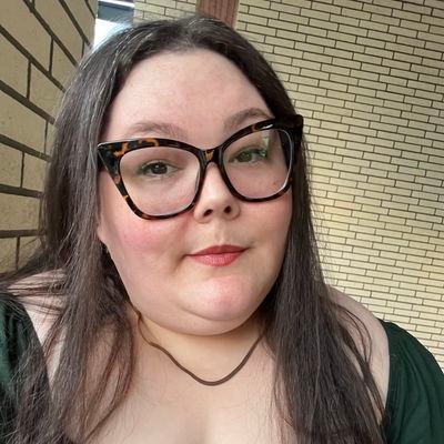 ♟️ beginner level chess student + life long enthusiast | 💻 digital creator | 🎨 art + design lover | 😻 cat mom | 💌 hardcore philatelist