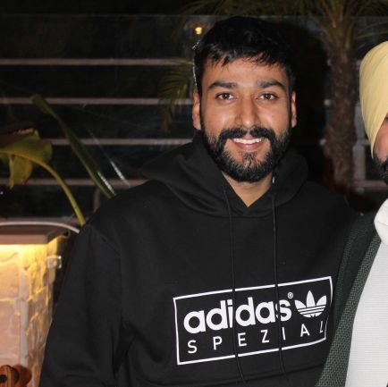 being__simple's profile picture. #HappydarvaXian.♠︎
ਨਿਰਭਉ ਨਿਰਵੈਰੁl