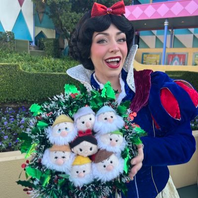 ディズニー大好き女子(20↑) です!1人ディズニーも行きます!グリ、ショーパレ、園内散歩、隠れキャラ探し好き!ディズニー友達少ないので、インした時に話せる友達欲しいです!どのキャラクターが好きと聞かれれば、7人の小人です!よろしくお願いします🙇♀️