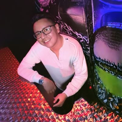 Joven sin complejos, abierto a amistades y dependiendo algo mas.