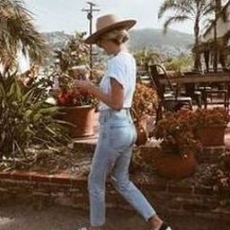 ResfleesmwWgrQ's profile picture. 