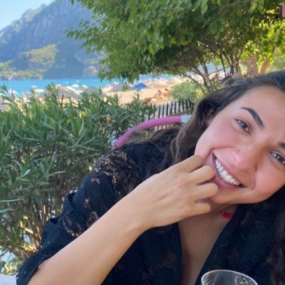 ozgeciselcelik's profile picture. 