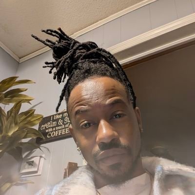 y'all worried about your Opps & I'm just worried about being opulent. Artist / producer. Family & Music are my greatest affinity! esoteric! gamer 🎮-INFJ-