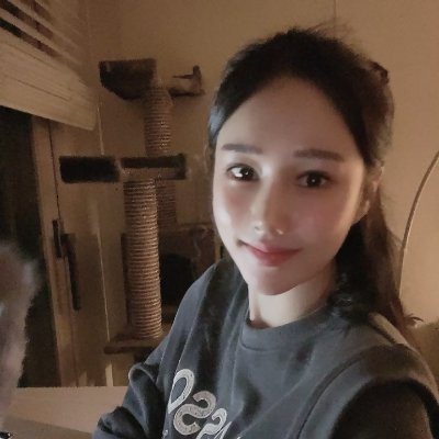 Model agency founder, short-term trading enthusiast, retired model, mother of three kittens, divorced, golf enthusiast, looking for a serious relationship