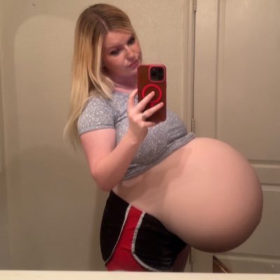 erikapregnant's profile picture. mommy who LOVES posting pregnant content 😈🤰😋