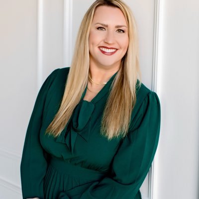 Iowa native - Storyteller - Horse addict - Lifelong learner