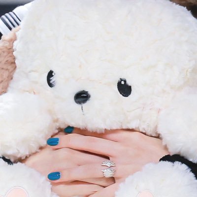 riaisabelm's profile picture. 