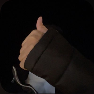 axamux's profile picture. حتى أنا تراني أحترت فيني ..