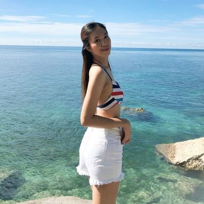 alexine_gabila's profile picture. livin' a little