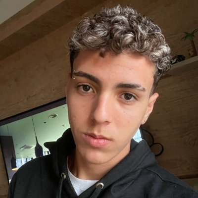 #studytwt Medbulando de 16 anos que não faz ideia do que está fazendo https://t.co/1IQFjeWGqt