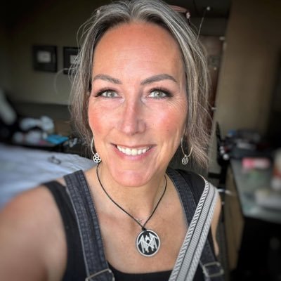 TheJanetLouise's profile picture. sunset chaser ✨ fun haver ✨ hope giver