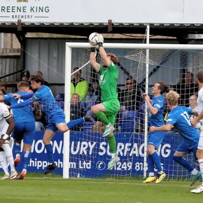Goalkeeper @ChipTownFC and UEFA B Licence coach 🧤 1-2-1/Small group Goalkeeper Sessions 📍Swindon, Wiltshire 📲 willhenrygoalkeeping@hotmail.com