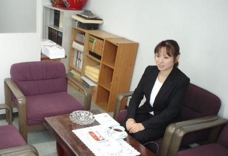 現在、情報系（Ｃ、基本情報技術者）講師をしています。前職は法人向け（ルート・新規開拓）営業。教える仕事も好きですが、活躍できるフィールドを模索中。今は、とにかく自分にできることをやりきろうと仕事に打ち込んでいます。マーケティングの勉強もしたい。TOEICもチャレンジしたい。時間と体が足りません！