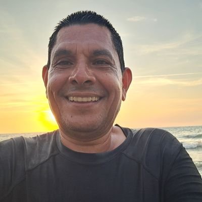 Ingeniero Mecánico, nacido en Medellín - Antioquia.
ANTIOQUIA FEDERAL, OPOSITOR. APLICAR ARTICULO 109 YA!