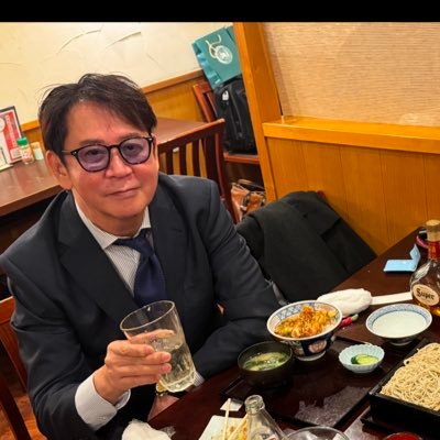 私は誇りある日本人として日本の歴史、美しい文化と大自然の環境を大切にし愛しています。 欧米人に対しては卑屈になり有色人種に対して偉そうに優越感を持つ日本人は軽蔑します。 東京で幾つか貿易会社を経営しています。