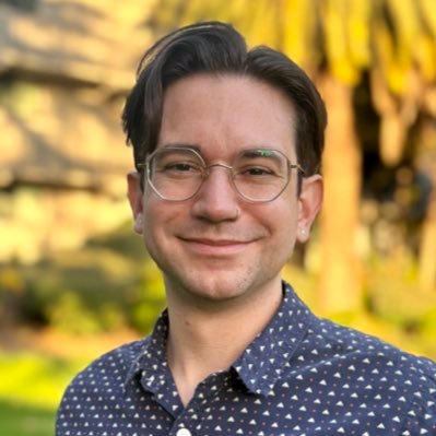 Half-time nerd, full-time señora 👵🏼 @berkeleysocwel studying child welfare & family well-being 👨🏻💻 he/él 🇲🇽🇵🇷🏳️🌈