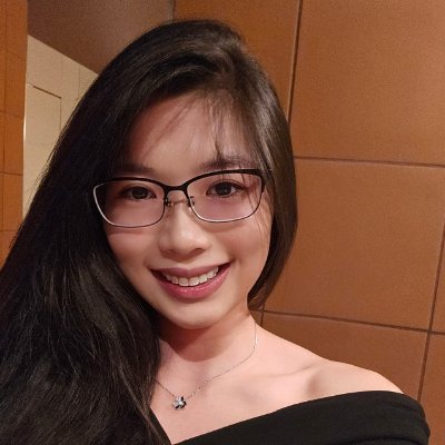 calxoxo's profile picture. Always reading, writing and analysing.
