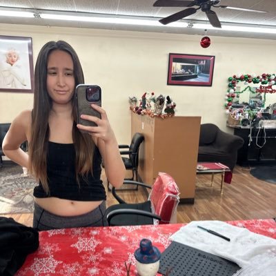 khrystalee's profile picture. 