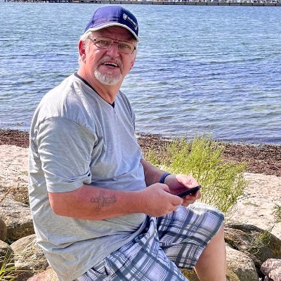 stefan549's profile picture. ich bin in Hemer (NRW) geboren und wohne seit 7 Jahren in Menden.
Es hat sich bewährt,an das Gute im Menschen zu glauben,aber sich auf das Schlechte verlassen.