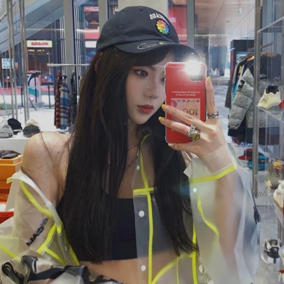 jS1om5HSmzhfLQ's profile picture. 愛したいと思っている老婦人/40歳