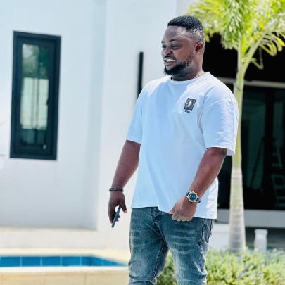 Kmensa4Nicholas's profile picture. Young guy with gray hair